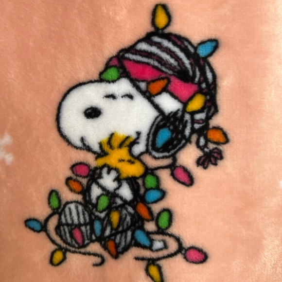 Peanuts Snoopy Woodstock Merry Christmas & Bright Pink Blanket NEW - Picture 3 of 5